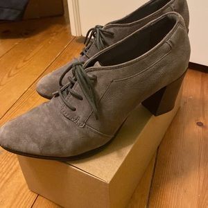 Vintage style Clarks tie-up heels